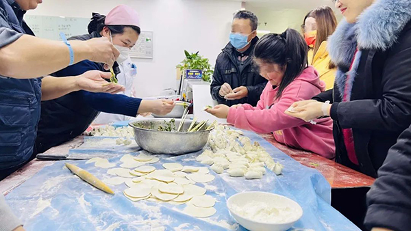 【欢度除夕】医患包饺子,情暖大年夜!