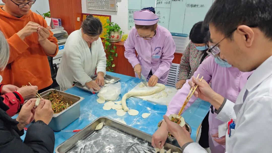 【今日除夕】包饺子,迎新年,医患情暖共度佳节!