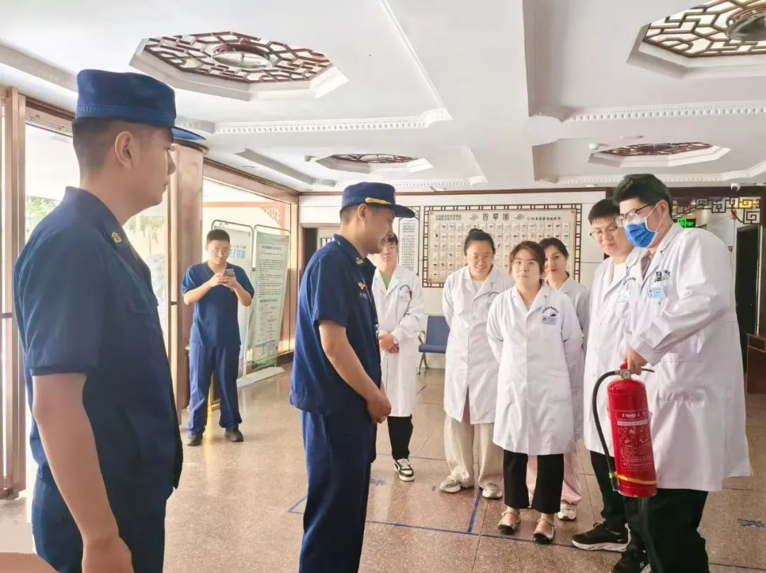 牢筑安全防线,守护医患安全——县消防队深入河南誉美肾病医院开展消防检查及指导工作