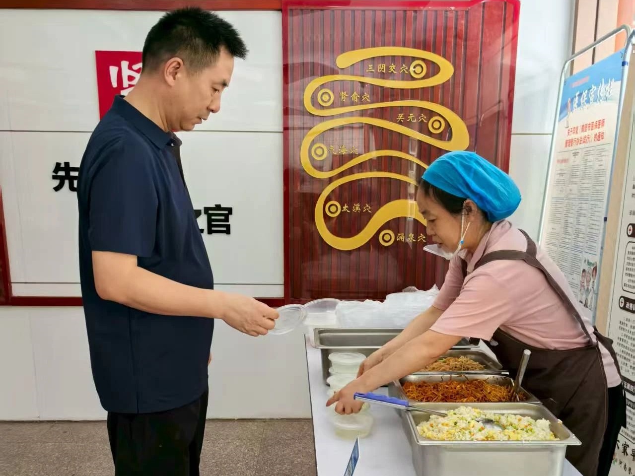 就医高峰显担当 暖心简餐递温情 —— 我院新增简餐点疏解就餐压力